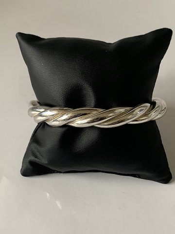 Elegant bracelet in silver
Stamped 900
Internal dimensions 66.63 mm