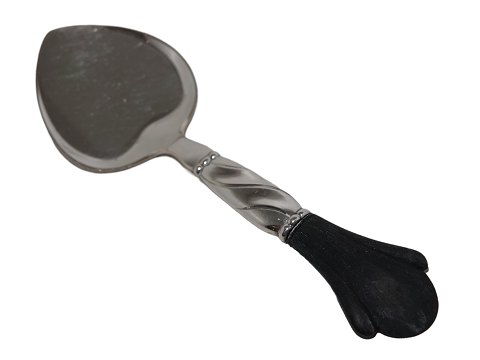 Ornamental silver
Cake spade with ebony from 1924