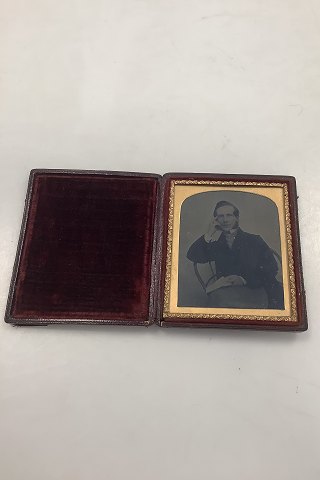 Antik Daguerreotype Fotografi af mand i æske
