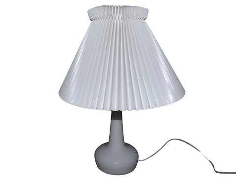 Le Klint 311
White glass table lamp