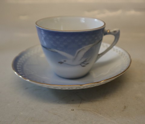463.5 Cup 5.5 cm  0.75 dl and saucer with pierced rim 11.8 cm Mocha (108b) B&G 
Seagull Porcelain with gold

