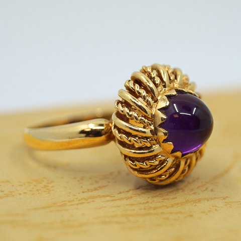 Ring of 14k gold set with Amethyst