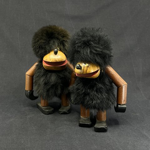 A pair of figurines - monkeys in wood