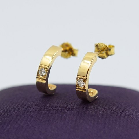 Pair of earrings of 14k gold set with diamonds