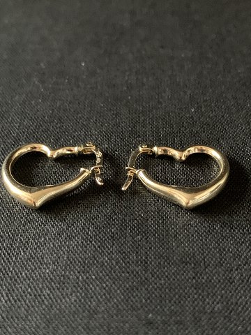 Heart-shaped gold earrings in 14 carat gold, stamped 585 B.