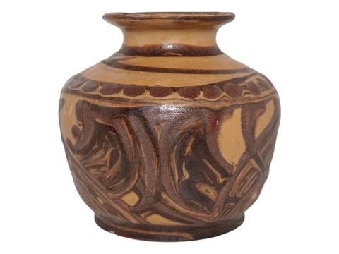 Kähler art pottery
Small brown vase