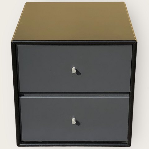 Montana
Black with gray drawers
DKK 650