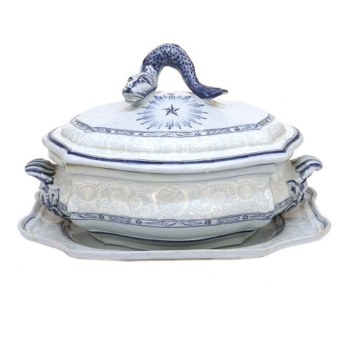 Mid 18th century Swedish faience tureen with plate 
signed Stockholm 6/6 1750. H: 24cm. L: 40cm