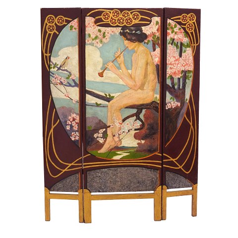 Harald Slott-Møller Art Nouveau påklædningsskærm / 
paravent med motiv i form af fløjtespillende 
kvinde i kirsebærtræ. Danmark ca. år 1900. H: 
142cm. B: 104cm