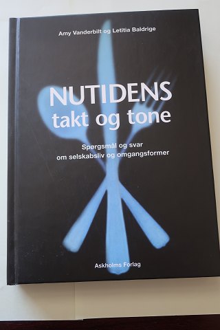 Nutidens takt og tone
Spørgsmål og svar om selskabslivets omgangsformer (se mere info på foto af 
bagsiden af bogen)
2001
Askholms Forlag
Antal sider: 223
Som ny