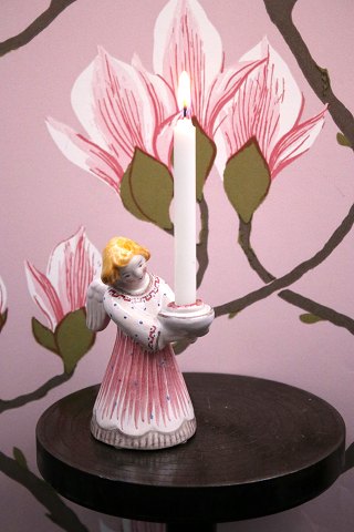 L. Hjorth glaseret keramik engel 
med gyldent hår og rosa kjole med lille glasur afslag !
