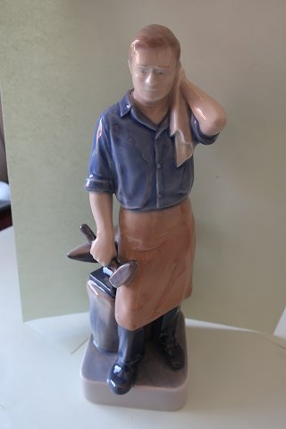 Royal Copenhagen (RC) figur
Smed
Nr.: 4502
Design.: J.M.Nissen
1. Sortering
H: 23cm