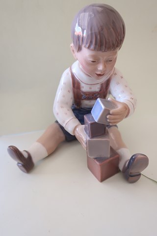 Dahl Jensen (DJ) figur (DJ Copenhagen)
The boy with the bricks
No.: 1167
1. Grade
H: 13,5cm
In a very good condition