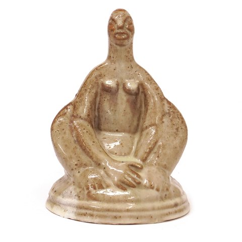 jais Nielsen, 1885-1961, stoneware sculpture in 
the shape of a woman. Signed and dated 1917. 
Perfect condition. H: 18cm. D: 13cm