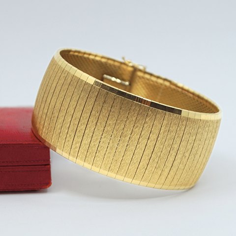 Wide bracelet in 18k gold
