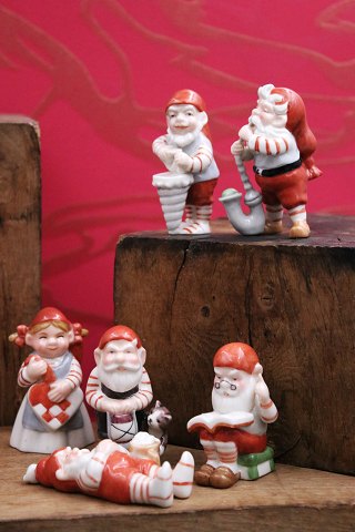Royal Copenhagen , små søde Pixie nisser i porcelæn.
Tryk på billedet for hver enkelt nisse... Royal Copenhagen , små søde Pixie nisser i porcelæn.
Tryk på billedet for hver enkelt nisse...
