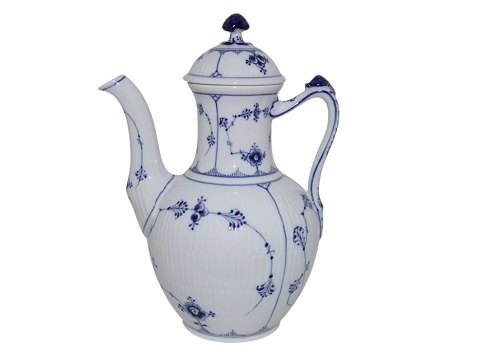 Blue Fluted Plain
Small coffee pot from 1898-1923