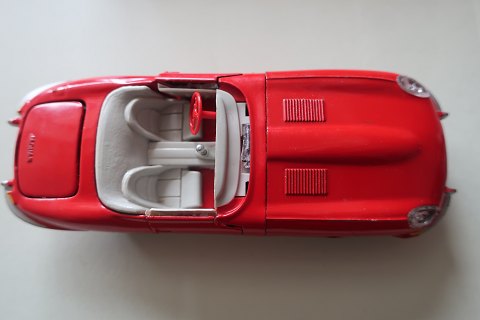For samleren: 
Tekno 
Jaguar "E" Type, 926
Med original kasse
Døre, forklap og bagklap kan åbnes
Produktionstekst i bunden Se fotos