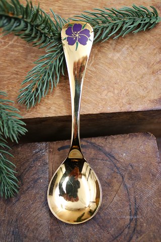 Års juleske fra Georg Jensen (1974)i forgyldt sterlingsølv med emalje blomst.