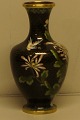 Cloisonne vase af emaljeret metal. 2 stk. haves.
