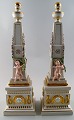 Et par sjældne Royal Copenhagen Flora Danica pedestaler/obelisker . 
