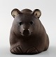 Hyllested Keramik, Keldbylille på Møn. 
Liggende brun bjørn.