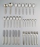 Jens Quistgaard 1919-2008. Star. Silver plated cutlery.
Danish design mid 20 c.
Consisting of 32 pieces for 6 persons. Dinner cutlery.