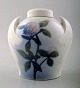 Art nouveau vase af porcelæn, B&G, Bing & Grøndahl, dekoreret med blomster. 
Sjælden form.