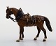 Wienerbronze, hest iført saddel og seletøj, bronzefigur af høj kvalitet.
Antageligt Franz Bergmann.