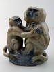 Arne Ingdam stor figur, 2 aber/chimpanser, keramik.
