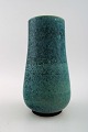 Tidlig Saxbo, keramik vase i moderne design.
Smuk glasur i blå og grønne toner.