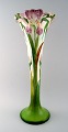Delphin Massier, Vallauris, stor fransk vase i fajance, blomster i relief, 
håndmalet i høj kvalitet.