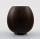 Saxbo, lille keramik vase, smuk glasur i brune nuancer.
