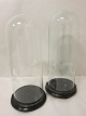 Gammel glas globe / glaskuppel på sort træfod
H: 47cm
I god stand
Globen til højre er solgt