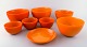 Orrefors "Colora" 8 skåle i kunstglas i orange. 
Designet af Sven Palmqvist.