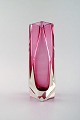 Italian glass vase in pink.
