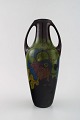 Elrakka, Arnhem, Holland art nouveau keramik vase med hanke.