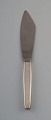 Georg Jensen Sterlingsølv Cypress lagkagekniv med stålblad. 
Måler 27,5 cm.