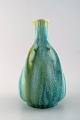 Stor Rörstrand art nouveau krakkeleret vase med hanke i fajance. ca. 1900.
