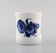 Blå blomst flettet bæger/vase fra Royal Copenhagen. 
