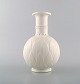 Arno Malinowski for Royal Copenhagen. 
Vase af blanc de chine porcelæn