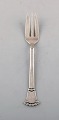 Danish silversmith. "Beaded" cake fork in hammered silver (830). Dated 1934.
