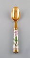 Georg Jensen for Royal Copenhagen. "Flora Danica" dinner spoon of gold plated 
sterling silver. Porcelain handle decorated in colors and gold with flowers.