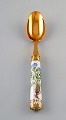 Michelsen for Royal Copenhagen. "Flora Danica" dinner spoon of gold plated 
sterling silver. Porcelain handle decorated in colors and gold with flowers.