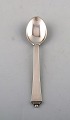 Georg Jensen "Pyramid" teaspoon in sterling silver. Dated 1915-30 / 1933-44. 10 
pieces in stock.