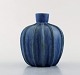 Arne Bang. Vase i glaseret keramik. Modelnummer 2. Smuk glasur i blå nuancer. 
1930