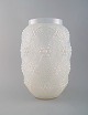 Tidlig og stor René Lalique "Davos" vase i opaliserende kunstglas. Model 1079. 
Haj skind. Før 1945. Designet i 1932.