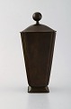 GAB (Guldsmedsaktiebolaget). Art deco lågkrukke i bronze. 1930/40´erne.