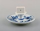 Meissen Blue Onion matchstick holder in hand-painted porcelain. Mid 20th 
century.
