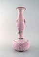 Svend Hammershøi for Kähler, HAK. Smalhalset vase i glaseret stentøj. Smuk 
gråsort dobbeltglasur med lyserøde indslag, usædvanlig glasur. 1930/40